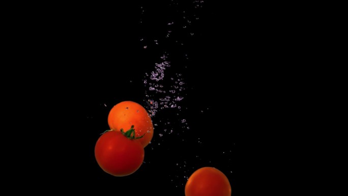 西红柿番茄落入水中慢镜头-3