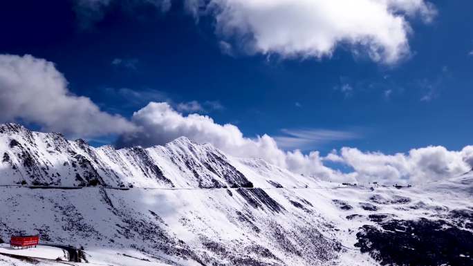 川西雪域高原甘孜阿坝蓝天白云雪景延时