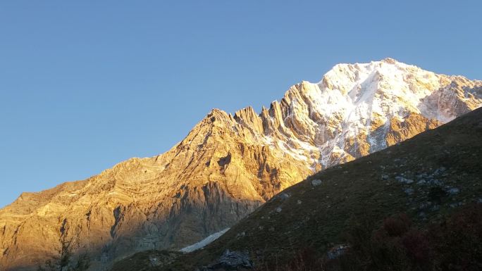 日照金山