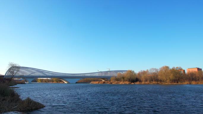 冬天蓝天河流桥梁