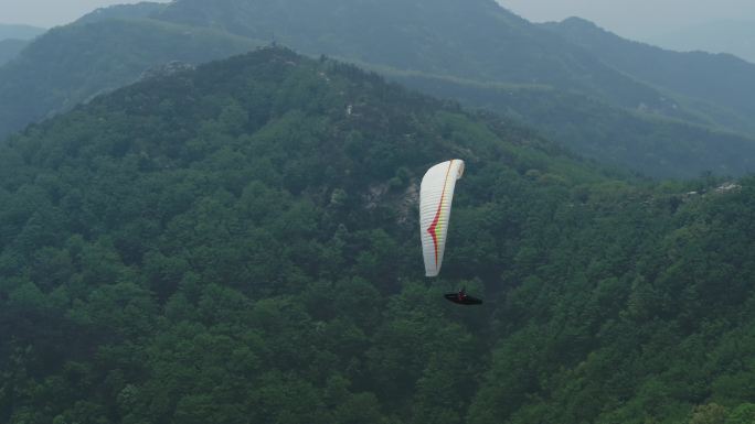 [有版权]4k航拍森林滑翔伞动力伞