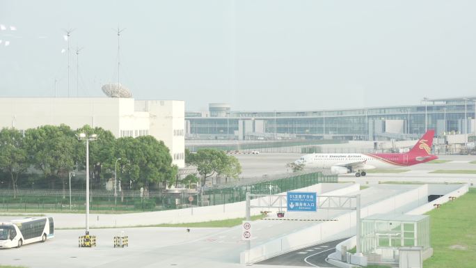 上海浦东国际机场4K飞机滑行素材