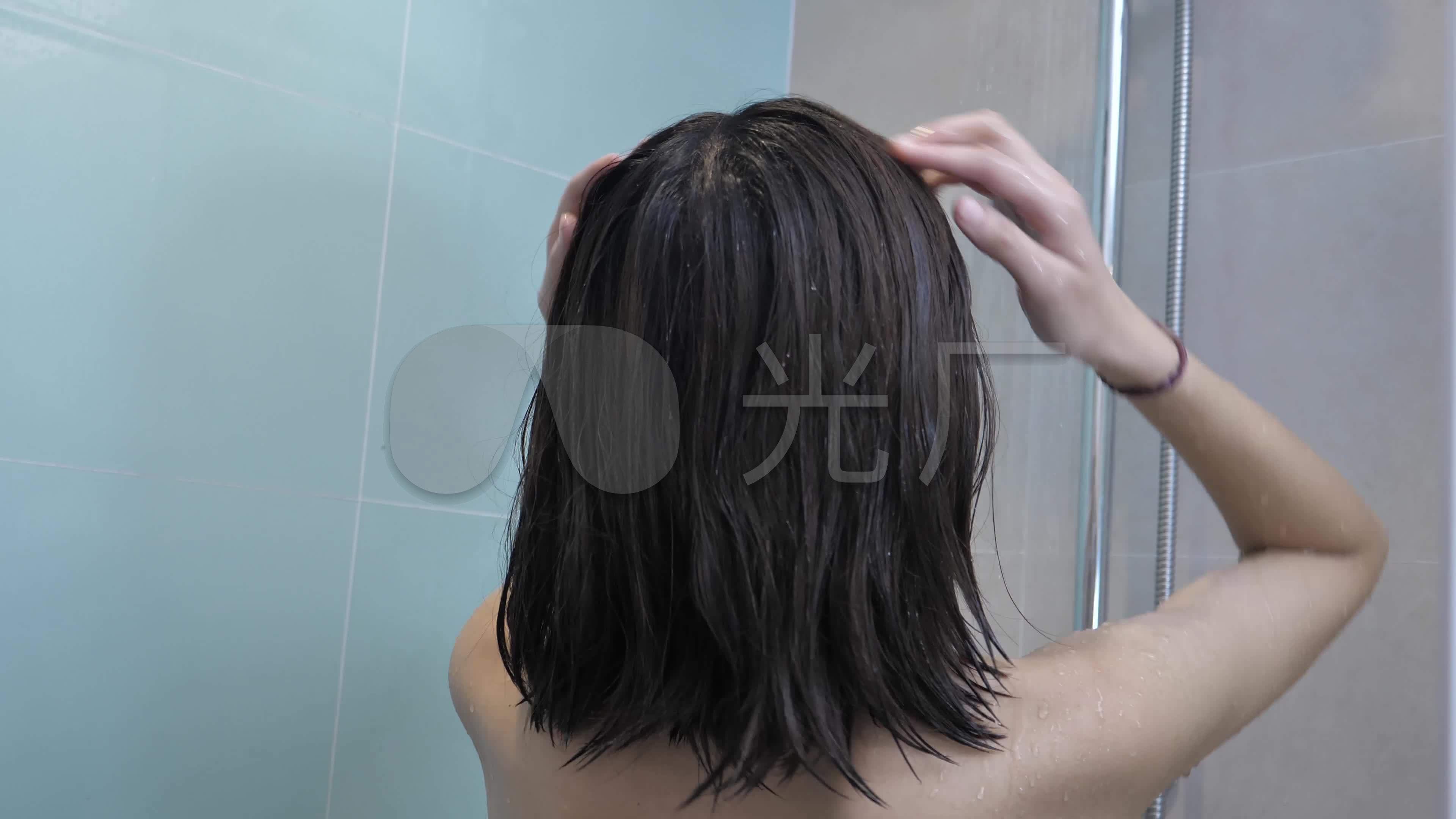 洗澡的女人素材-洗澡的女人图片-洗澡的女人素材图片下载-觅知网