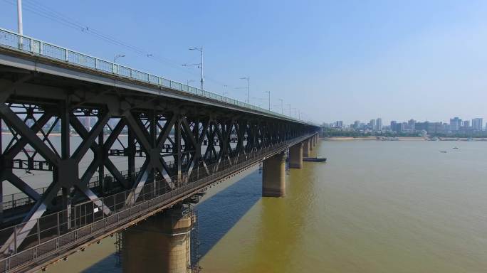武汉长江大桥航拍龟山电视塔