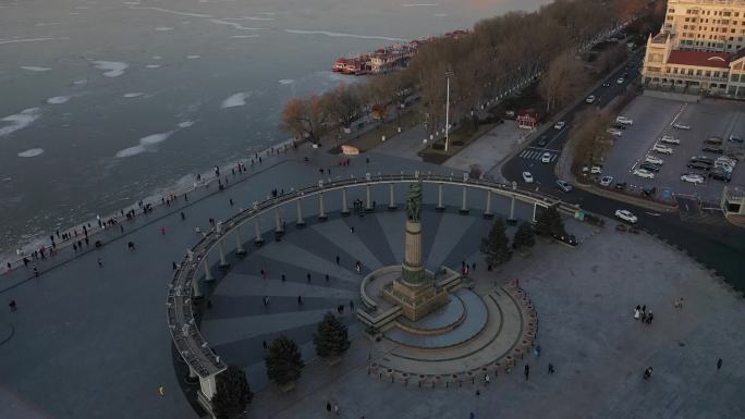 哈尔滨冬季，下午，中央大街防洪纪念塔