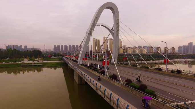汉中市龙岗大桥摩托车队航拍4K