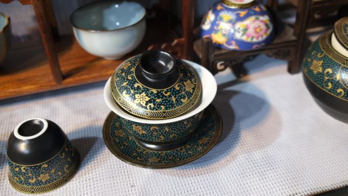 精美的茶叶罐茶碗盖碗喝茶器具