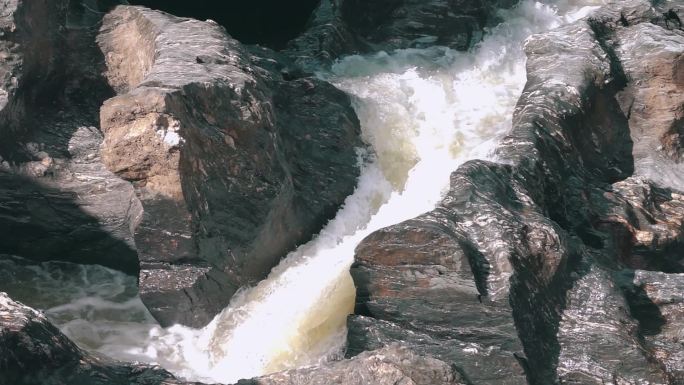 瀑布水流水花岩石
