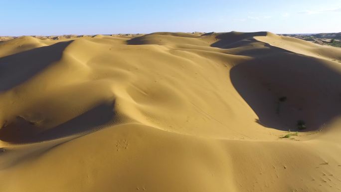 沙漠空境带人航拍