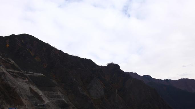 大山里的水电站建设