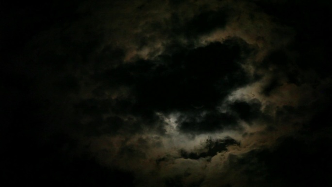 乌云覆盖月亮延时