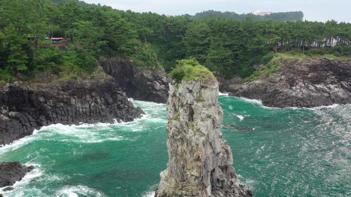 4K原素材-航拍蓝色大海白色浪花独立礁石