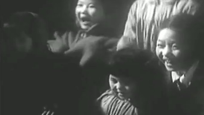 50年代上海新年年夜饭庙会耍把戏