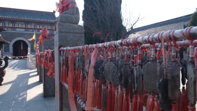 道观寺庙祈福平安符红丝带古建筑