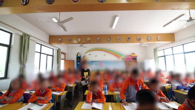 学校校园小学生上课