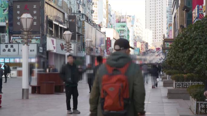 4k原创青岛台东步行街人流视频素材