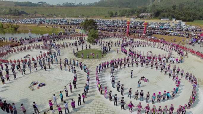 民族舞蹈视频彝族火把节大型舞蹈表演现场