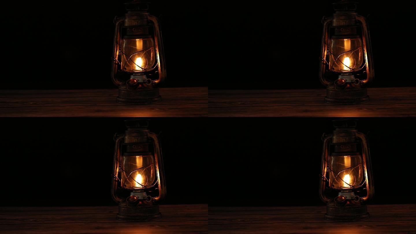 木桌上的煤油灯