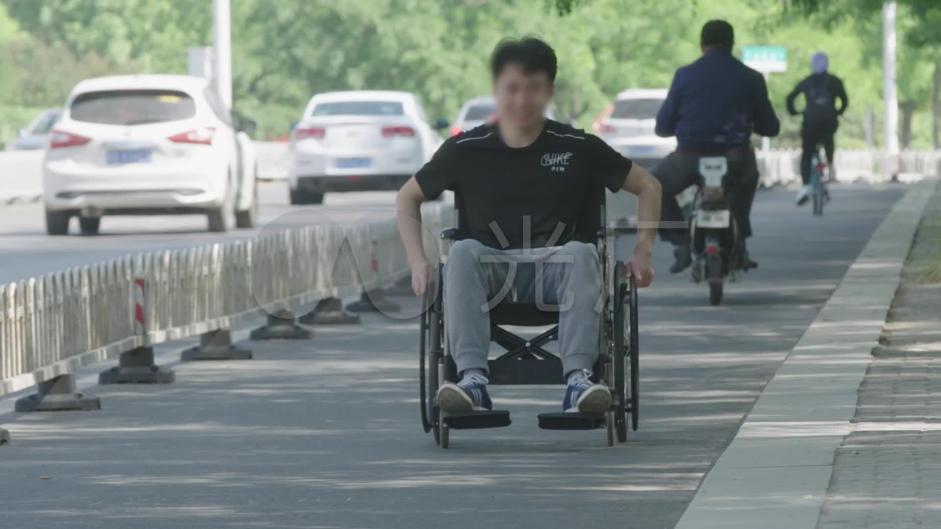 轮椅和移椅援助_照护课堂_湖南普亲老龄产业发展有限公司