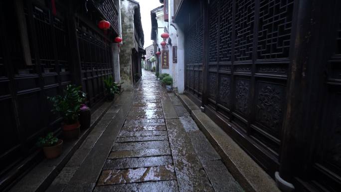 雨中的石板街