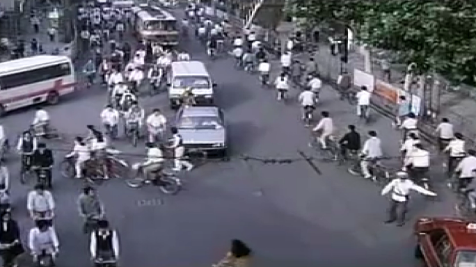 70年代上海大街自行车流车流