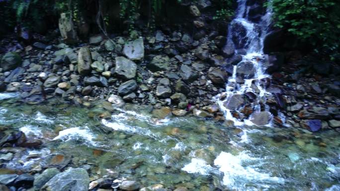 高清实拍高黎贡山上帕河瀑布山水河流