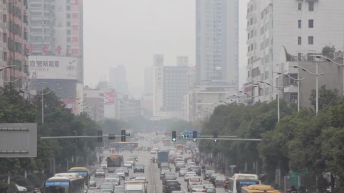 十字路口人流车流车水马龙