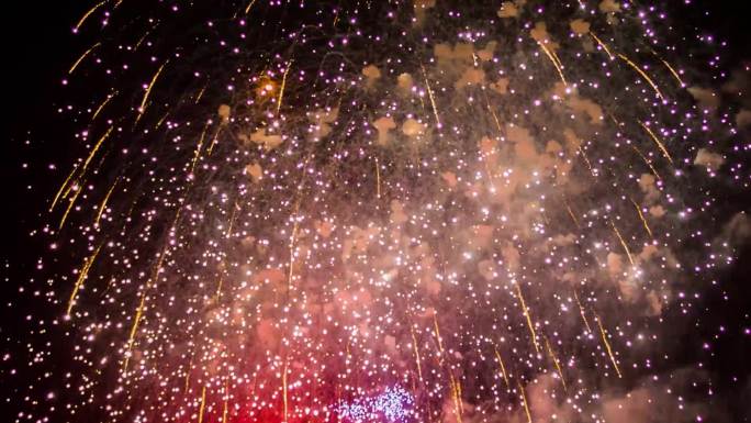 新年夜空绚烂烟花雨聚会狂欢盛宴