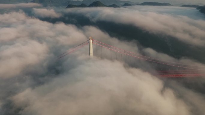 航拍云雾中的清水河特大桥