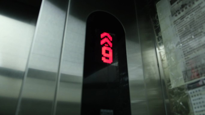 电梯内电梯乘坐电梯电梯上行楼层数