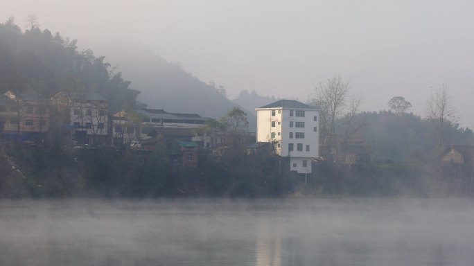 河面晨雾流动15