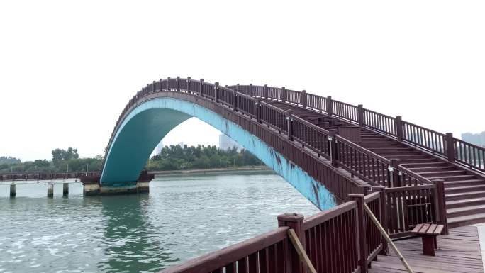 4K现代木拱桥