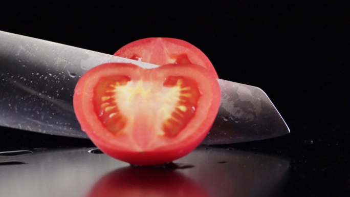洗西红柿番茄入水碰撞