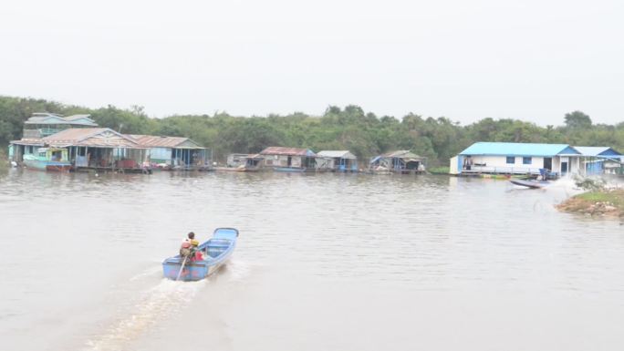 柬埔寨洞里萨湖水上人家