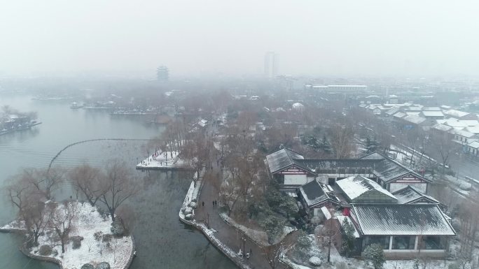 济南大明湖雪景