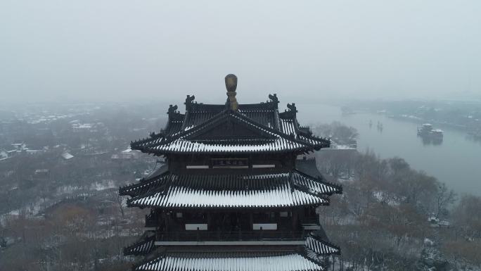 济南大明湖鹊华楼雪景