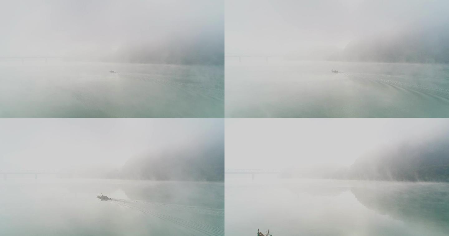 4K晨雾中的河面渔船驶过03