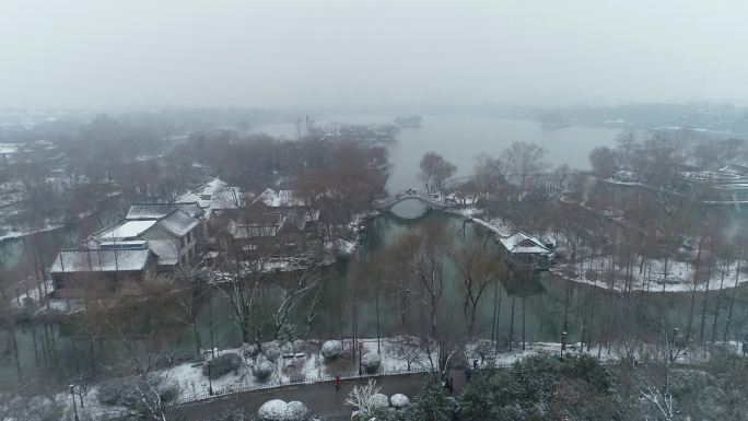 航拍济南大明湖雪景