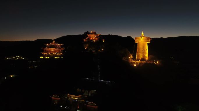 独克宗古城大佛寺夜景