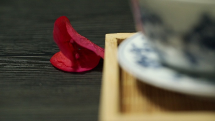 青花瓷盖碗茶