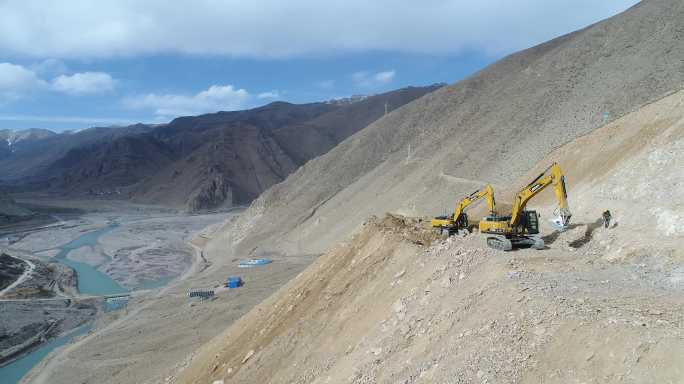 航拍西藏公路施工