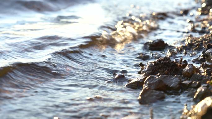 湖水江水河水浪花拍岸4K