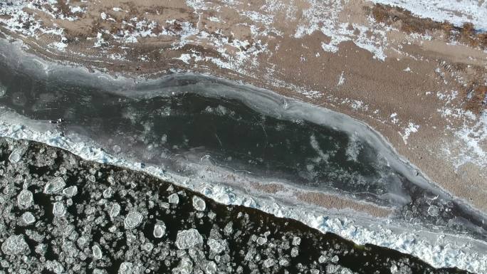 黑龙江漠河：流冰点缀成画卷