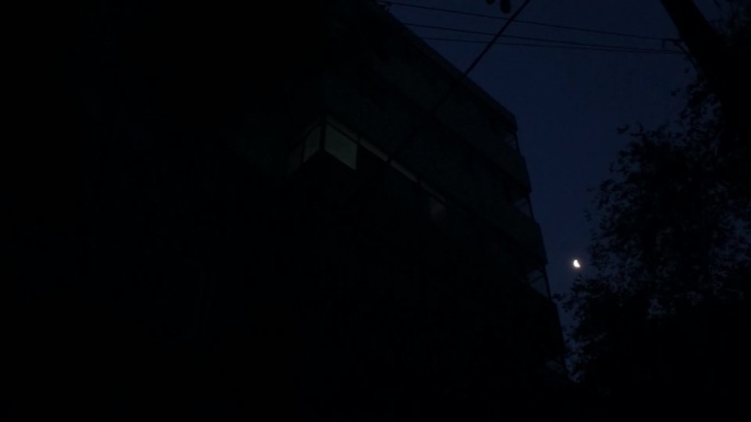 凌晨街头-月亮