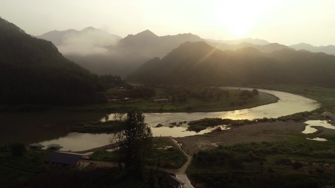 清晨大山深处人家航拍1080P