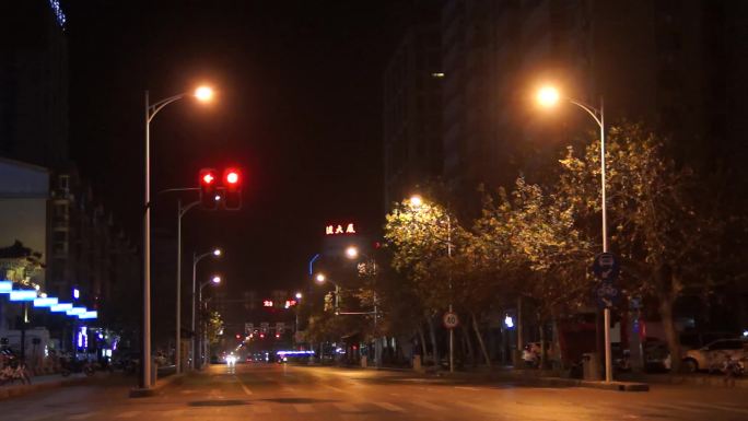凌晨街道无人无车
