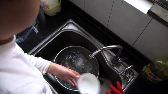 小学生做家务-洗碗