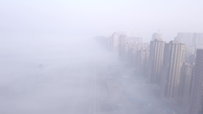 大雾天气中的楼群景色航拍素材