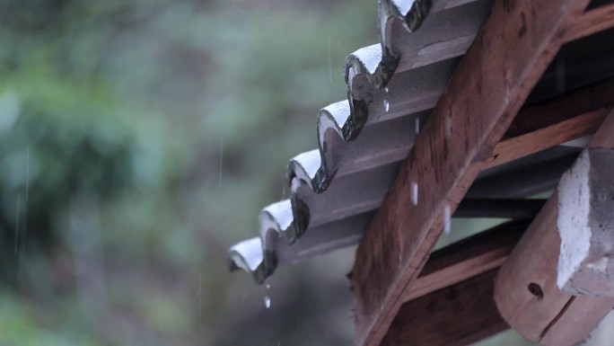 唯美屋檐雨水