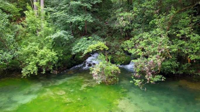 航拍泉水出口水源头